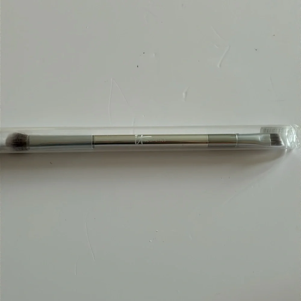 It Cosmetics All Over Shadow / Angled Liner Brush (Sealed in tube) SEALE…